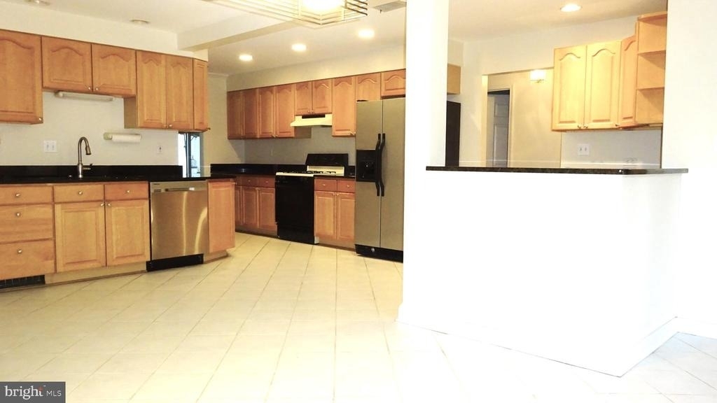 9804 Broad Street - Photo 5