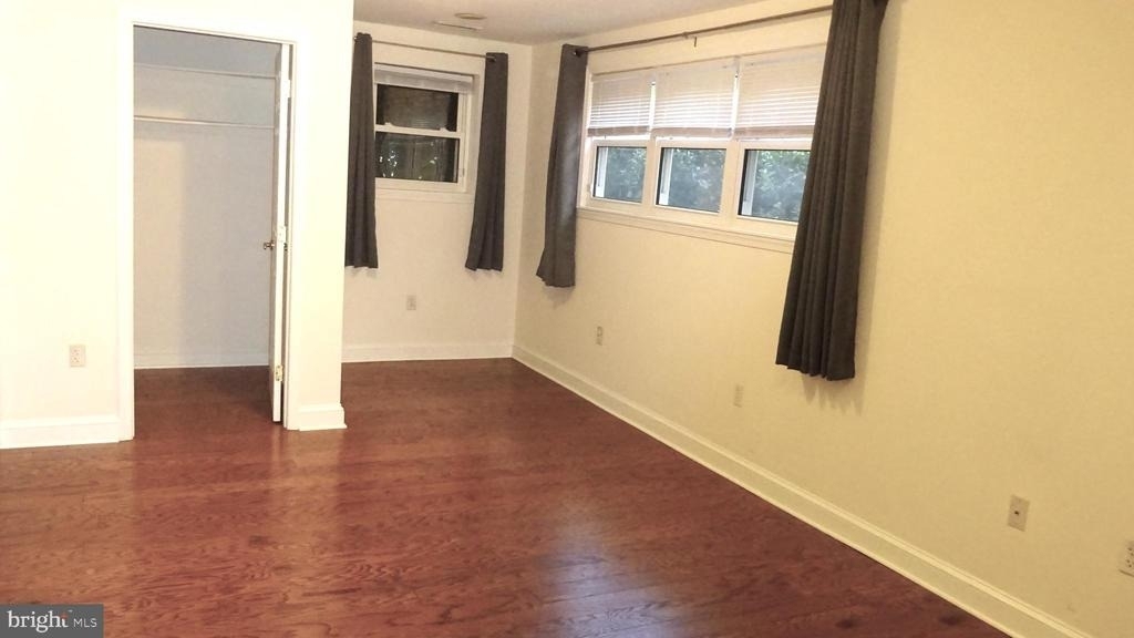 9804 Broad Street - Photo 14
