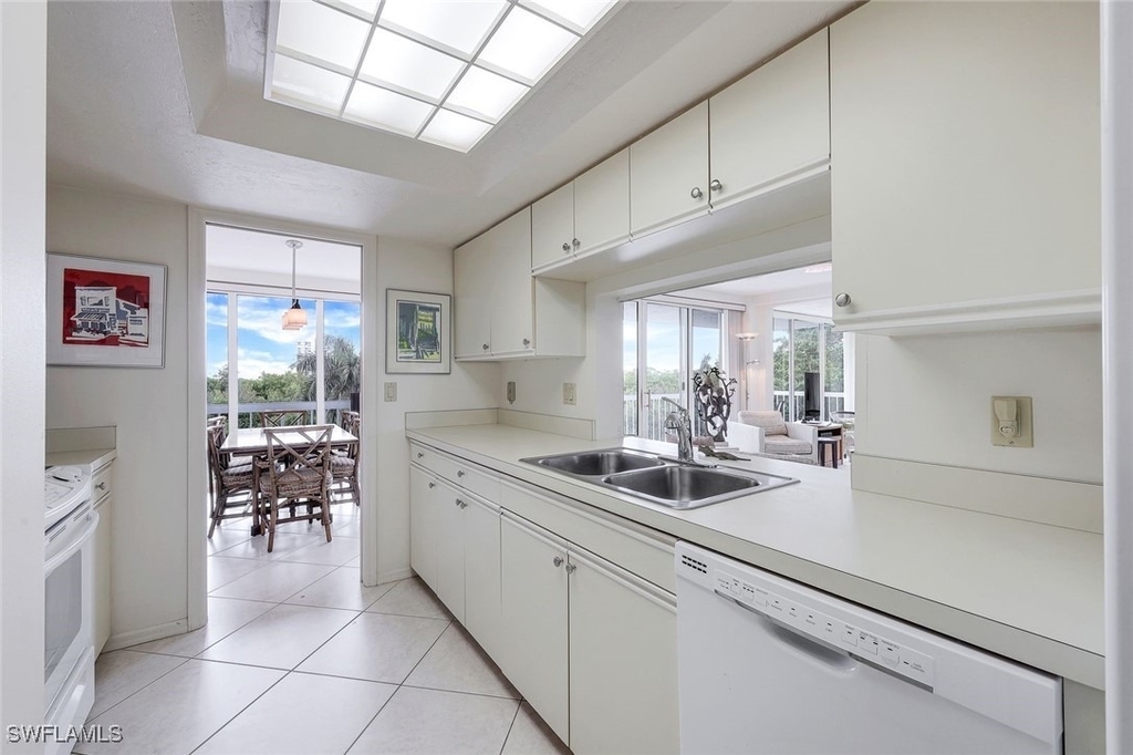 5501 Heron Point Drive - Photo 7