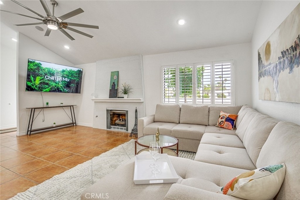1123 E El Cid - Photo 6