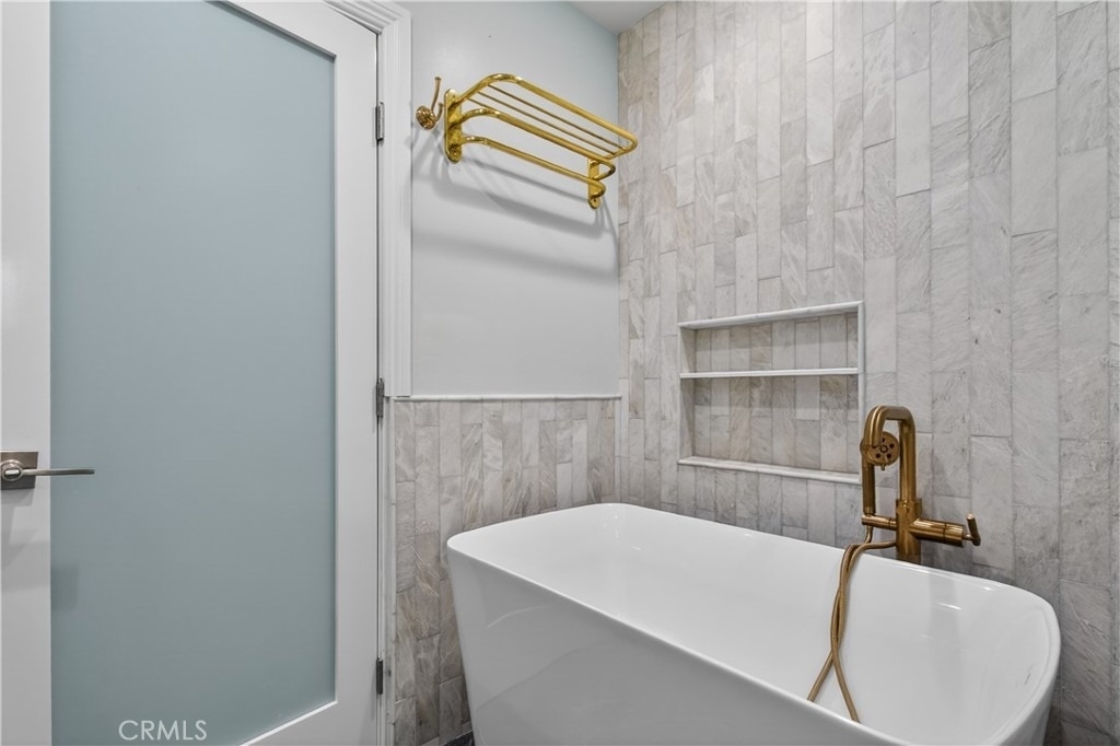 225 Iris Avenue - Photo 22
