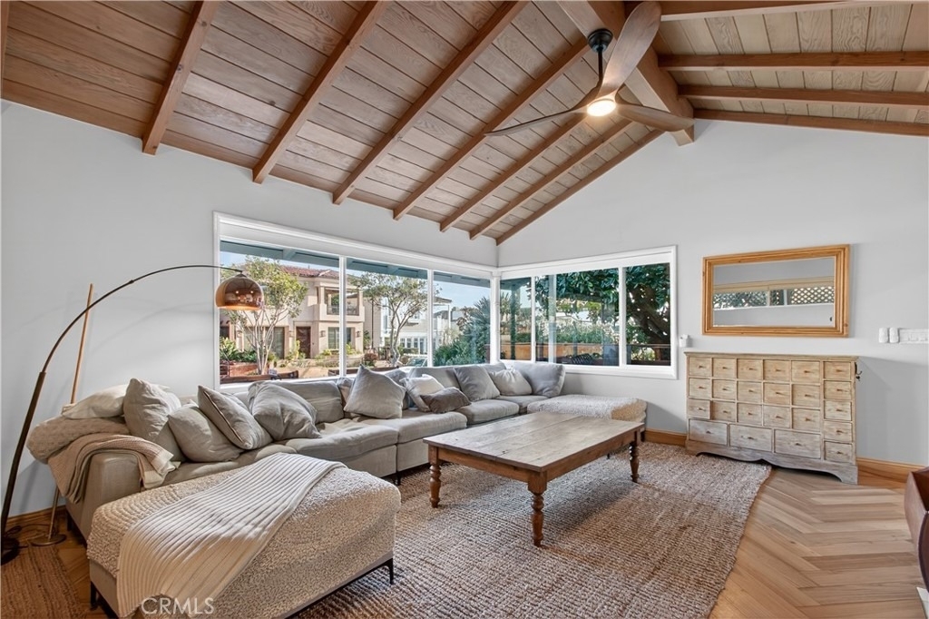 225 Iris Avenue - Photo 8
