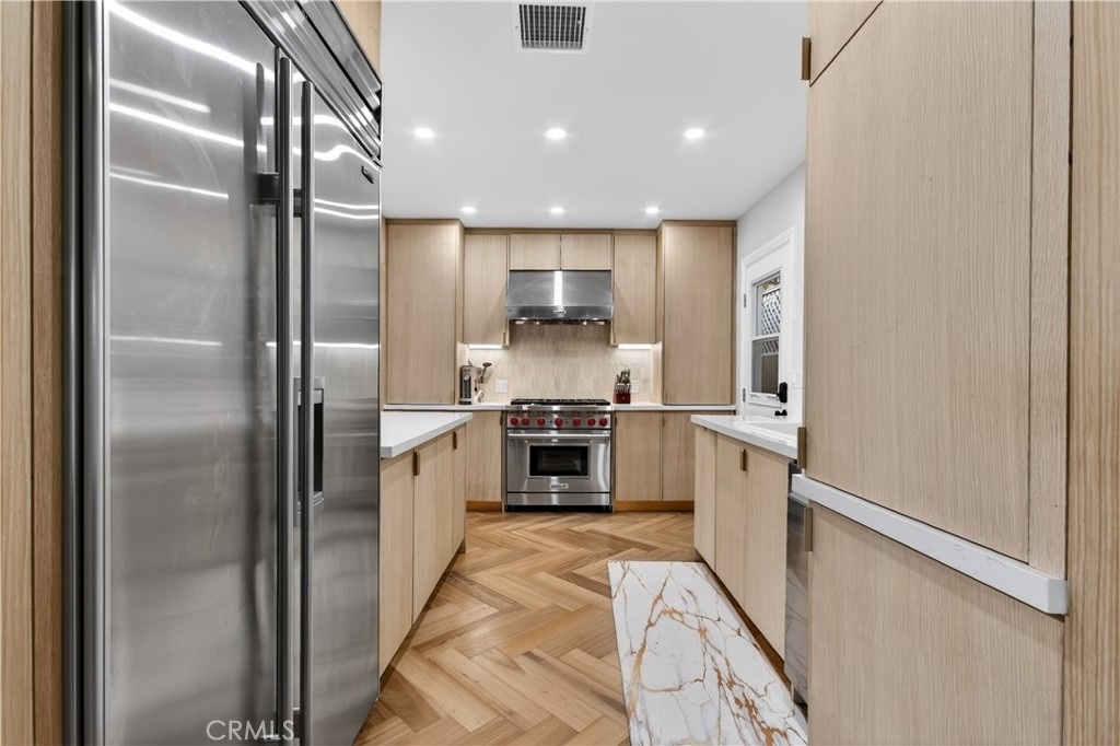 225 Iris Avenue - Photo 9