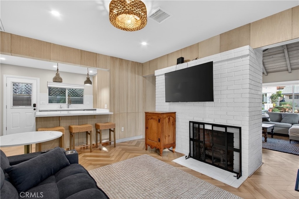 225 Iris Avenue - Photo 12