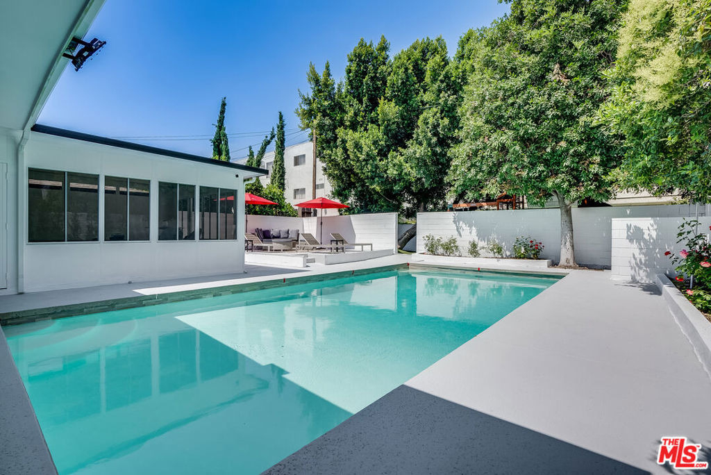 5757 Agnes Avenue - Photo 13
