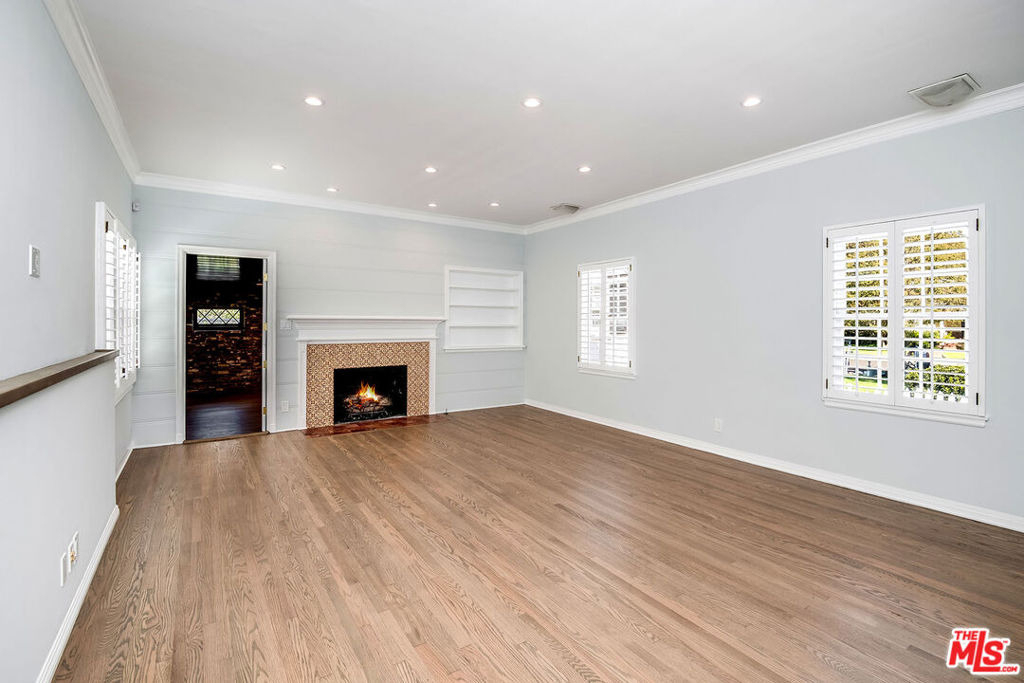 4649 Sancola Avenue - Photo 10