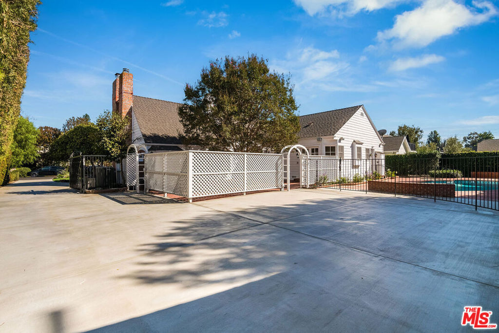 4649 Sancola Avenue - Photo 41
