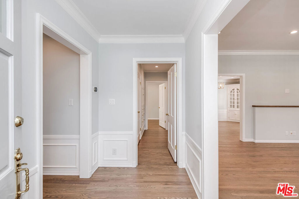 4649 Sancola Avenue - Photo 8