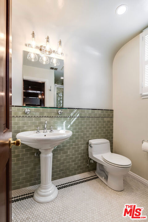 4649 Sancola Avenue - Photo 17