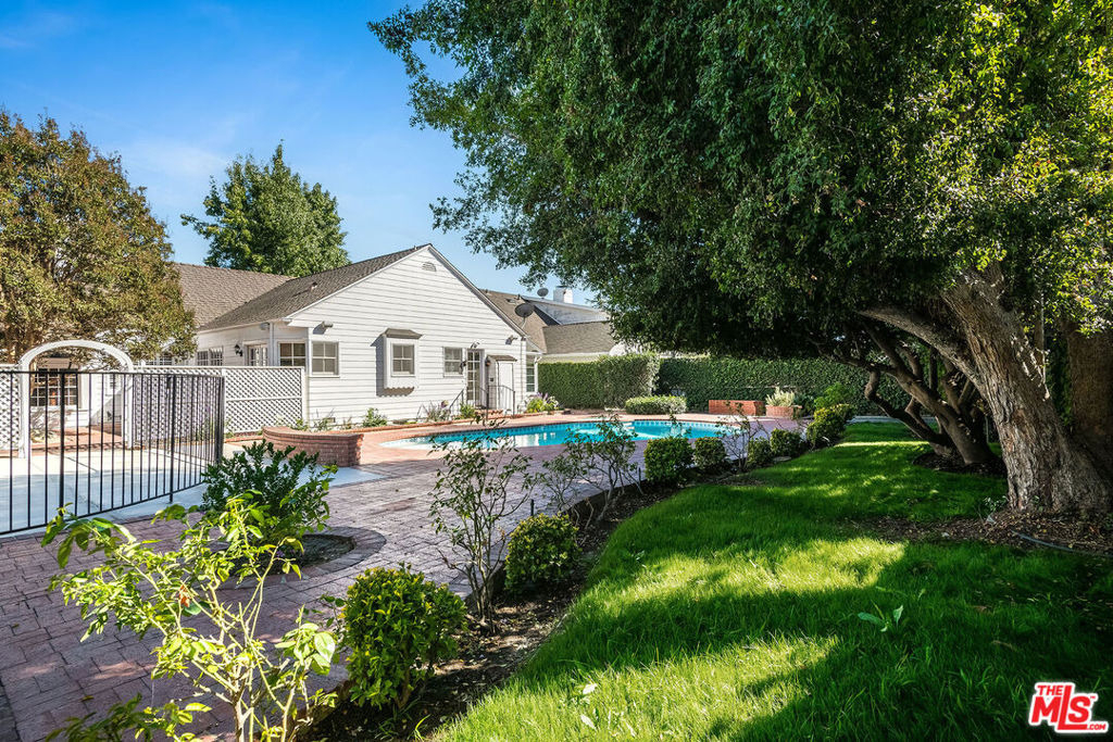 4649 Sancola Avenue - Photo 43