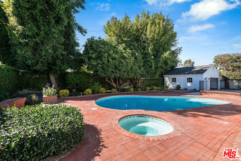 4649 Sancola Avenue - Photo 47