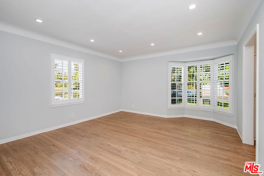 4649 Sancola Avenue - Photo 33