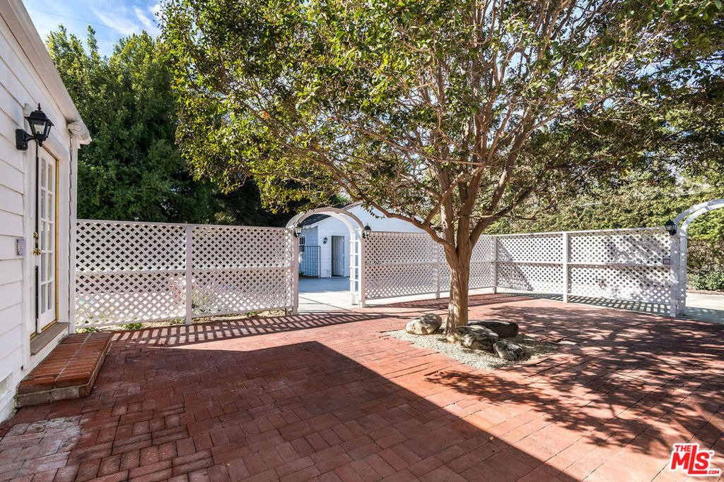 4649 Sancola Avenue - Photo 38