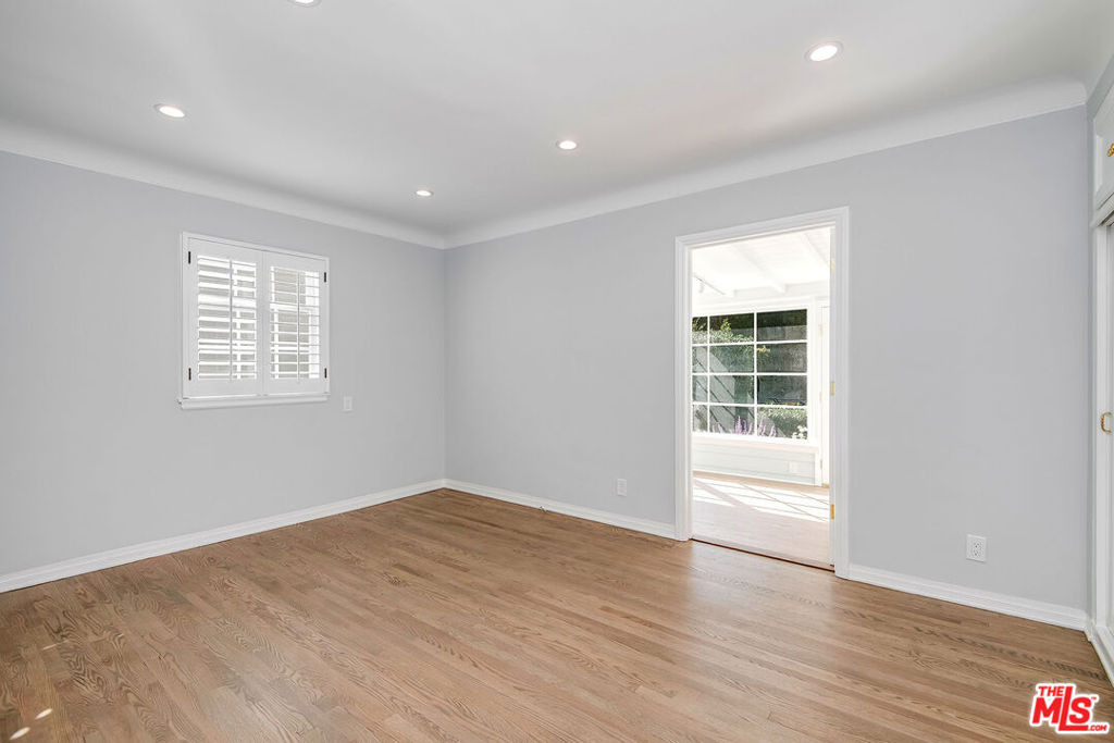 4649 Sancola Avenue - Photo 29