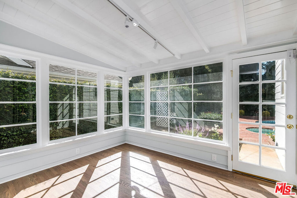 4649 Sancola Avenue - Photo 30