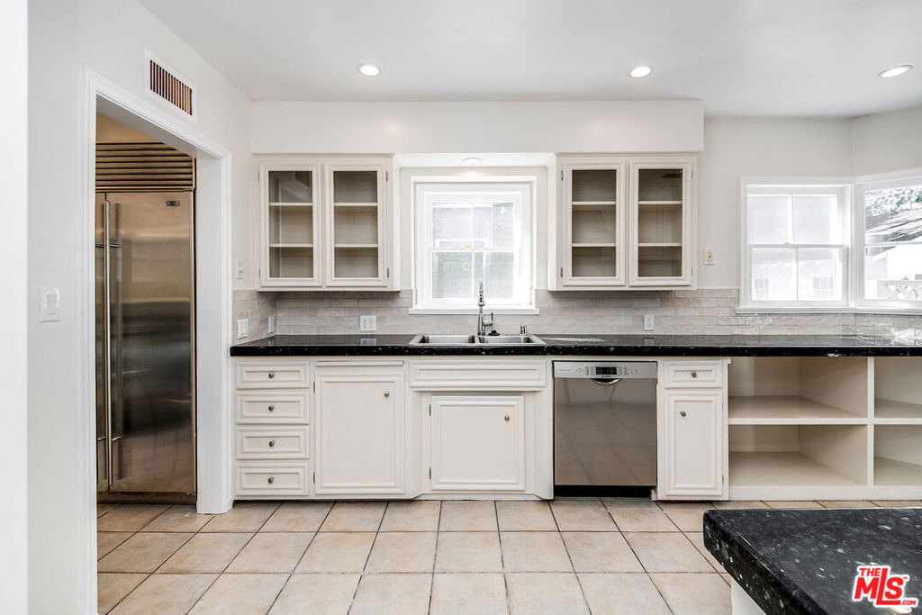 4649 Sancola Avenue - Photo 22