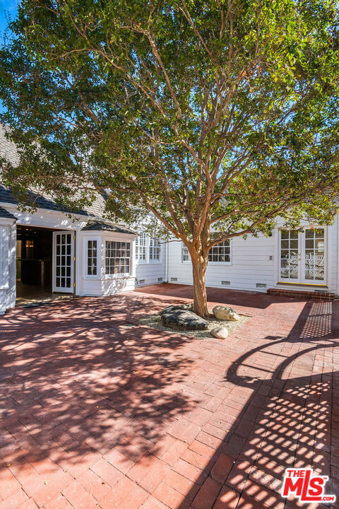 4649 Sancola Avenue - Photo 48