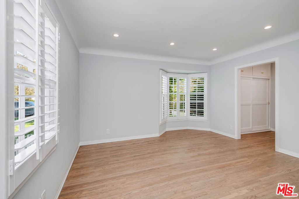 4649 Sancola Avenue - Photo 34