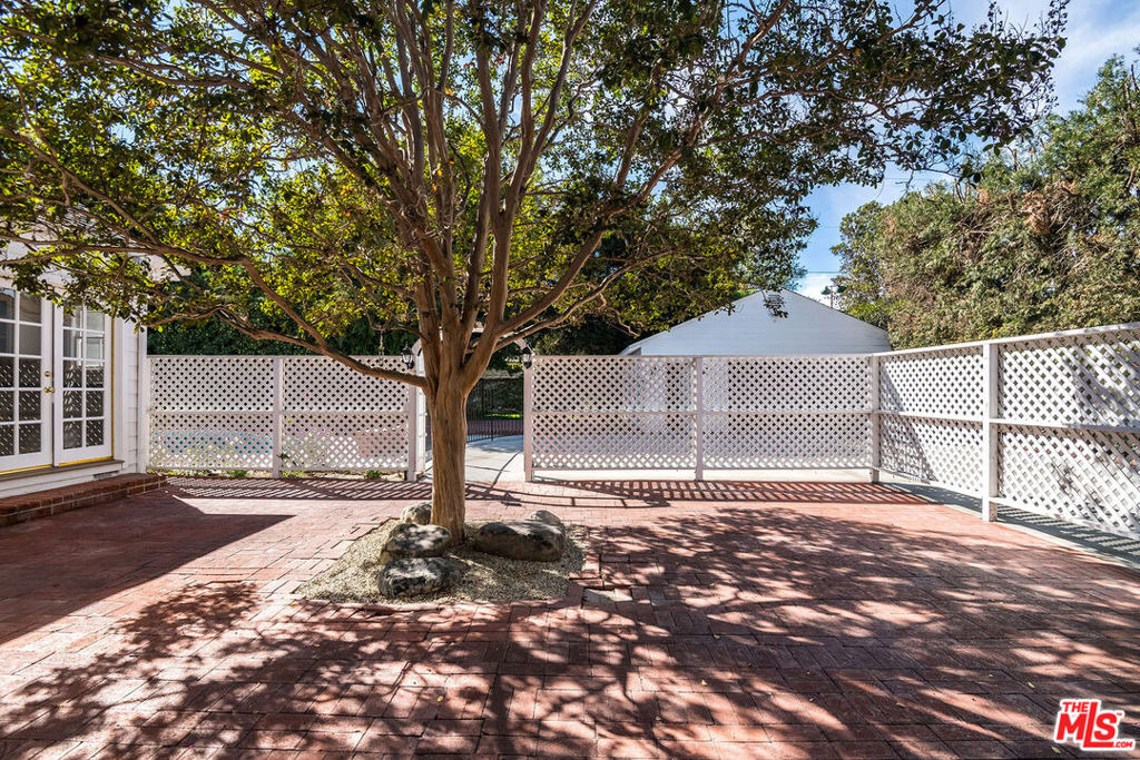 4649 Sancola Avenue - Photo 36