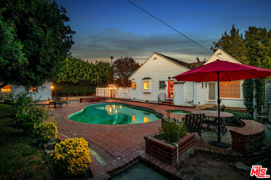 4649 Sancola Avenue - Photo 5