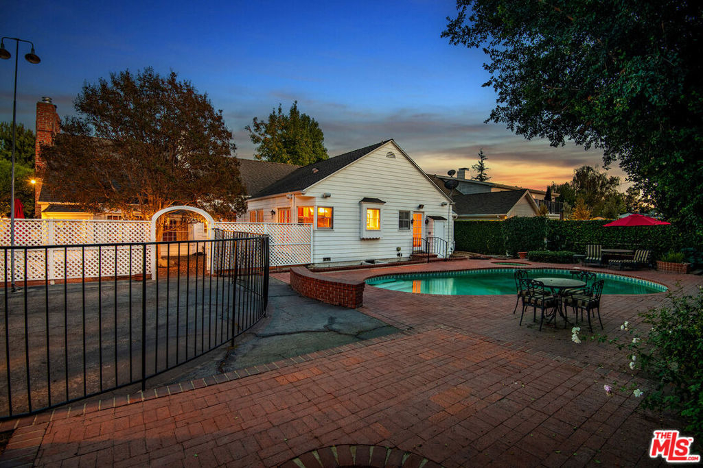 4649 Sancola Avenue - Photo 4