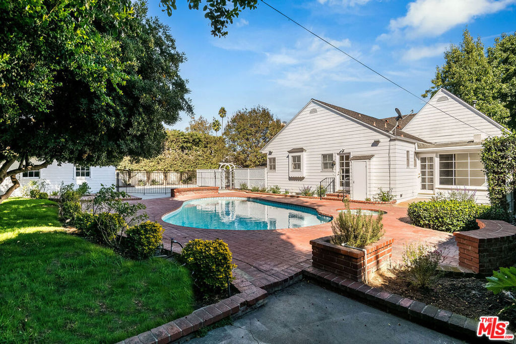 4649 Sancola Avenue - Photo 45