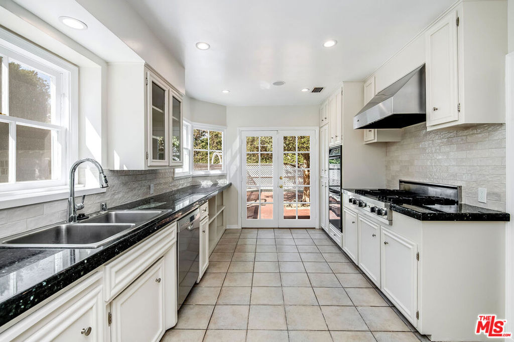 4649 Sancola Avenue - Photo 23