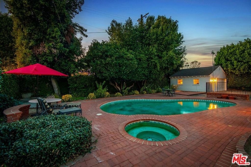 4649 Sancola Avenue - Photo 6