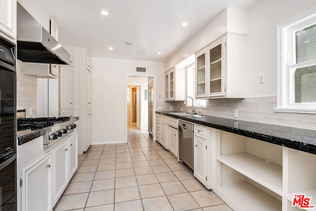 4649 Sancola Avenue - Photo 26