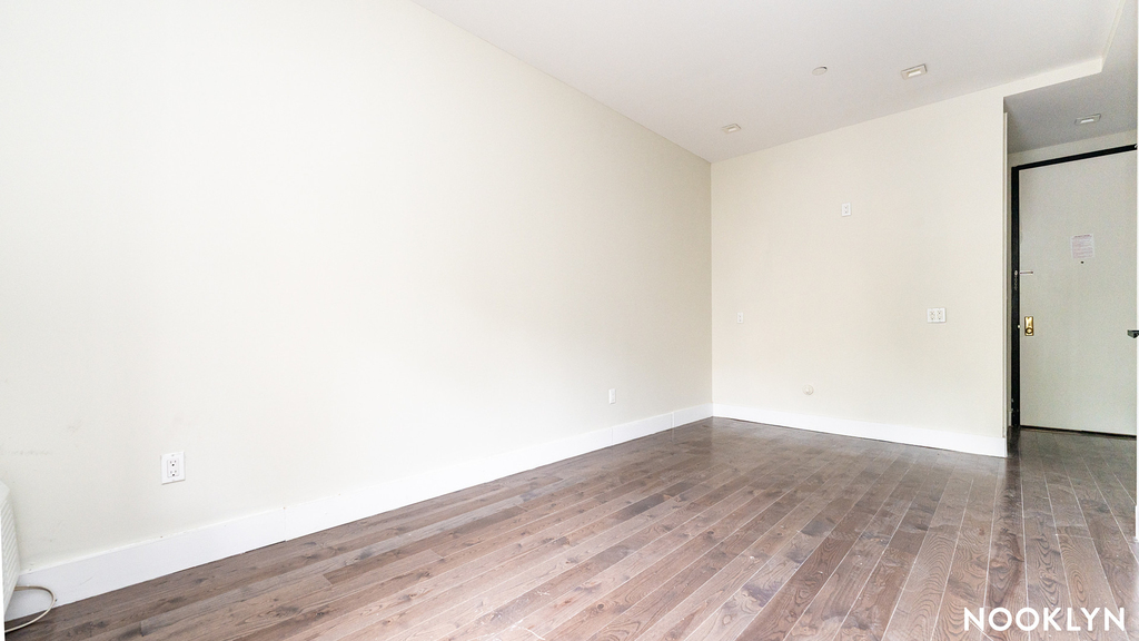 1142 Lafayette Avenue - Photo 3