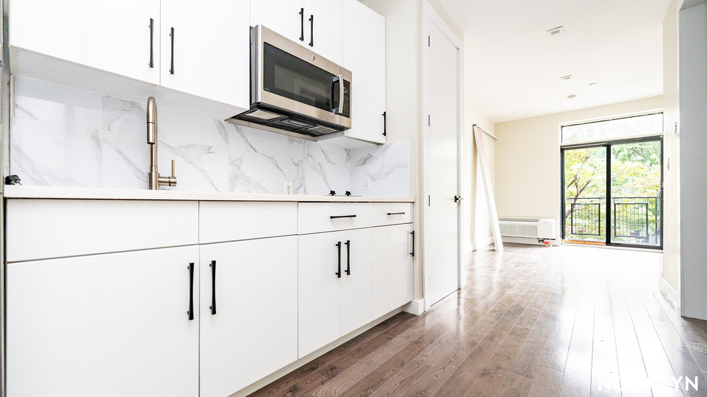 1142 Lafayette Avenue - Photo 10