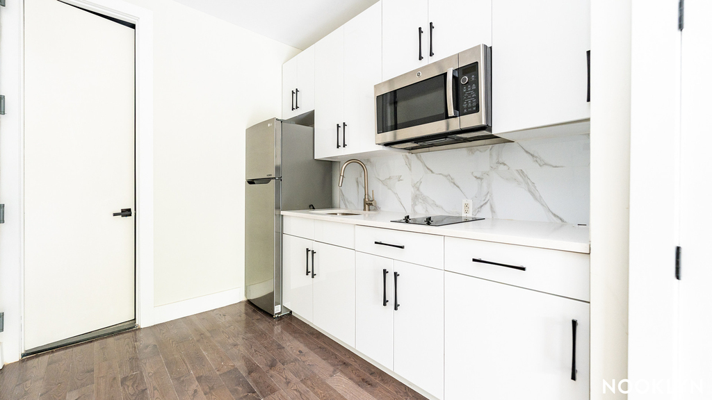 1142 Lafayette Avenue - Photo 6