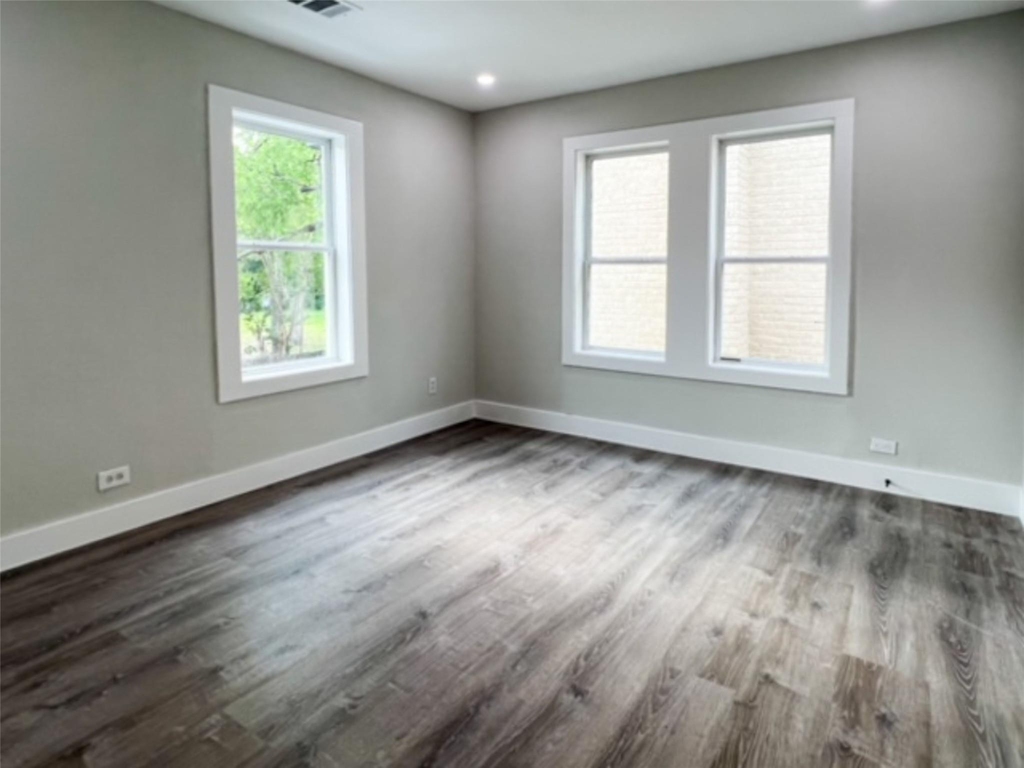 4704 Greenbriar - Photo 2