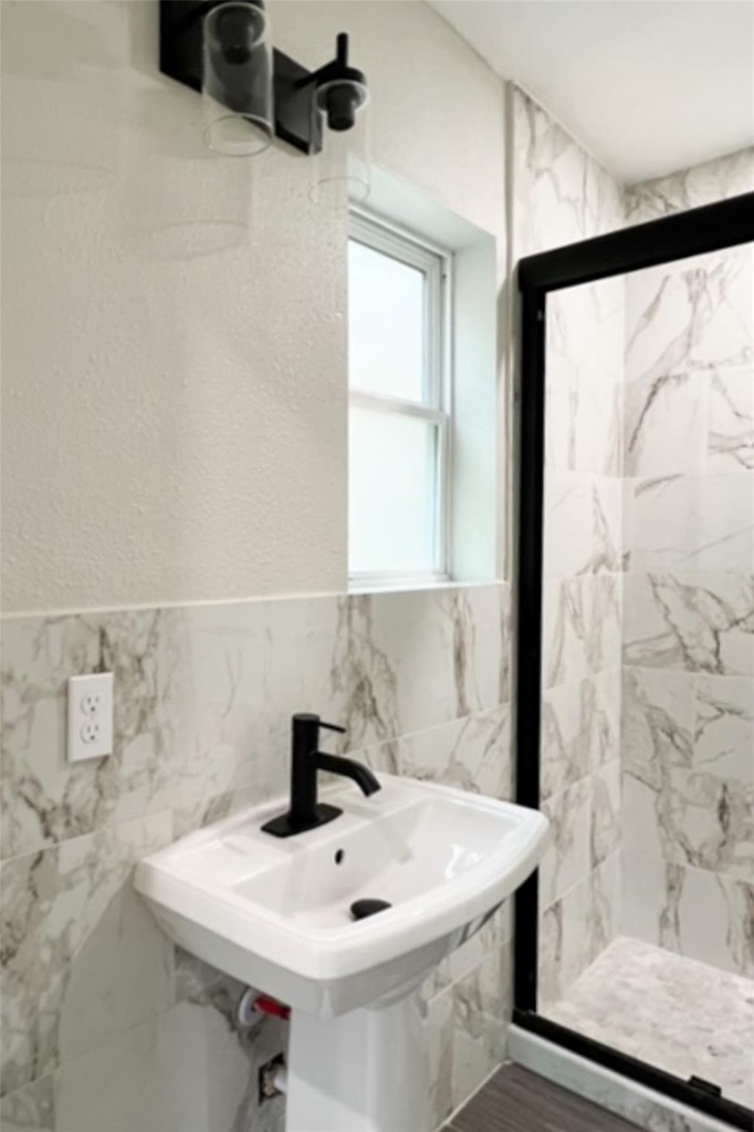 4704 Greenbriar - Photo 8