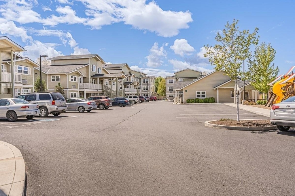 2201 Sw Canal Blvd - Photo 1