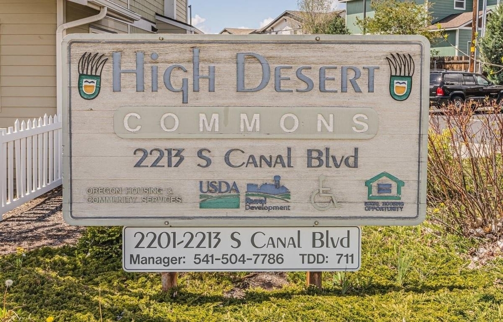 2201 Sw Canal Blvd - Photo 0