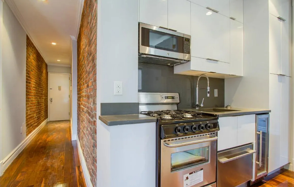 East 6th Street - Photo 3