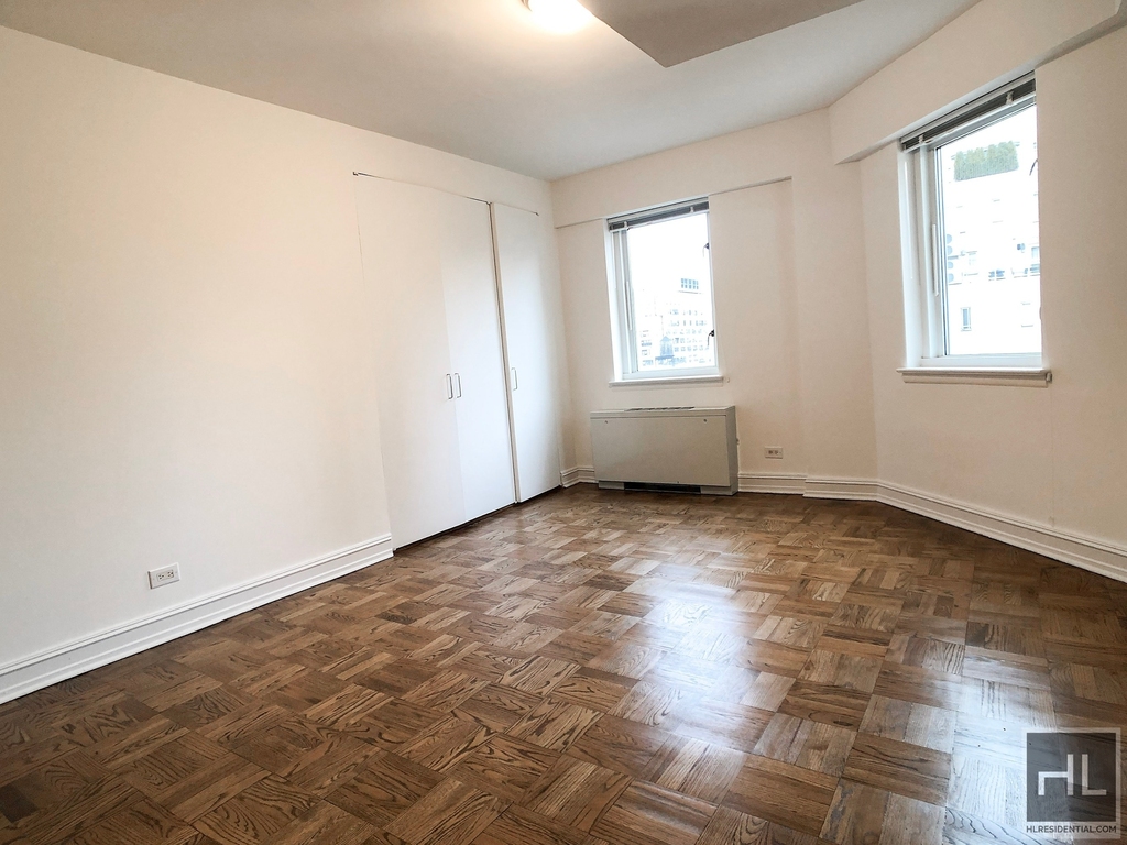 East 71st Street - Photo 4