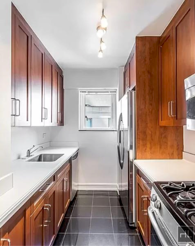 East 71st Street - Photo 2