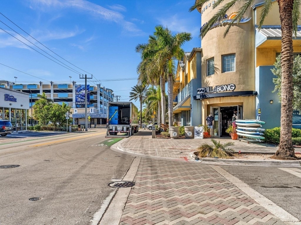 1537 E Hillsboro Boulevard - Photo 46