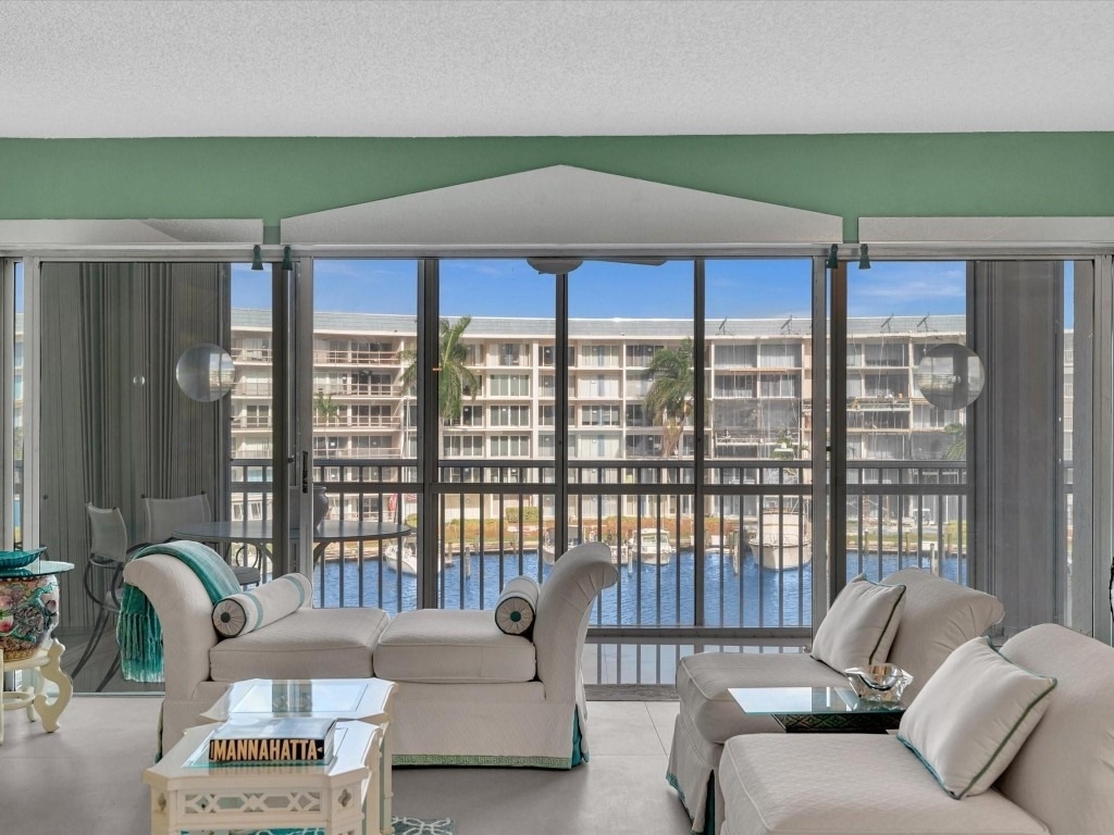 1537 E Hillsboro Boulevard - Photo 17