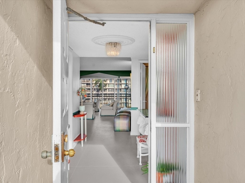 1537 E Hillsboro Boulevard - Photo 1