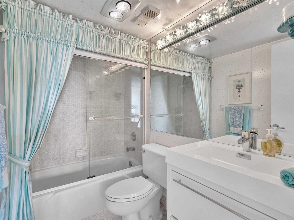 1537 E Hillsboro Boulevard - Photo 39