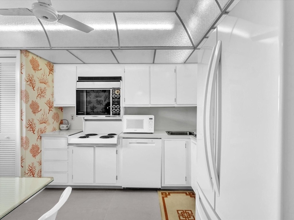 1537 E Hillsboro Boulevard - Photo 4