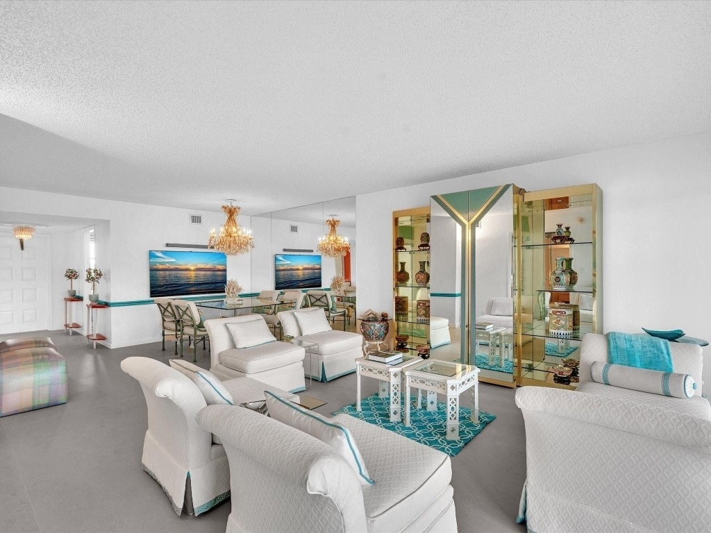 1537 E Hillsboro Boulevard - Photo 19