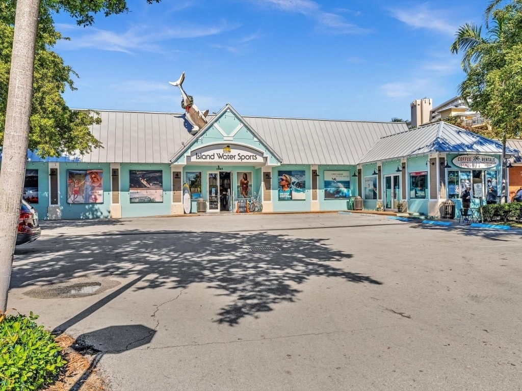 1537 E Hillsboro Boulevard - Photo 49