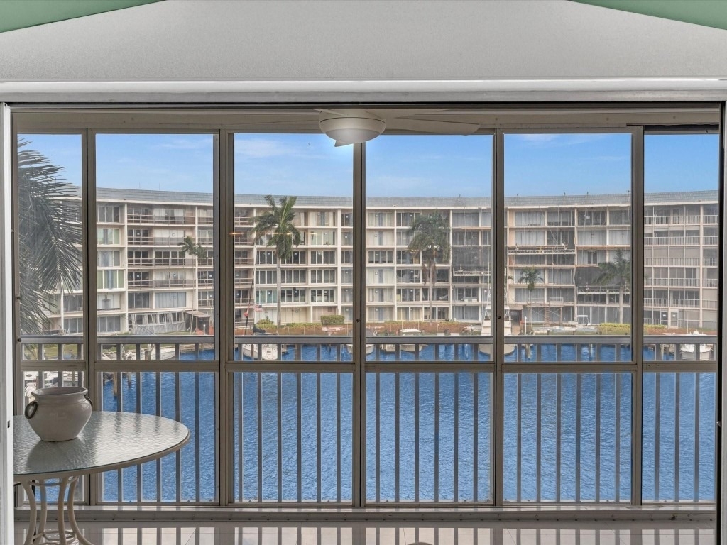 1537 E Hillsboro Boulevard - Photo 20