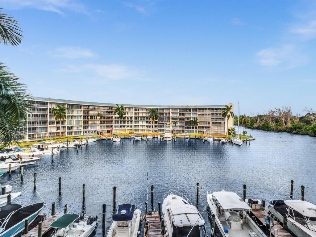 1537 E Hillsboro Boulevard - Photo 28