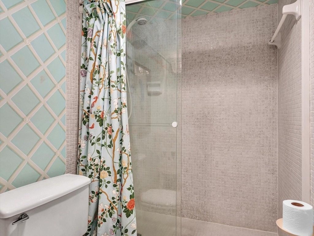 1537 E Hillsboro Boulevard - Photo 35