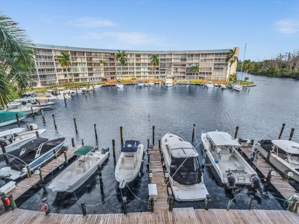 1537 E Hillsboro Boulevard - Photo 27